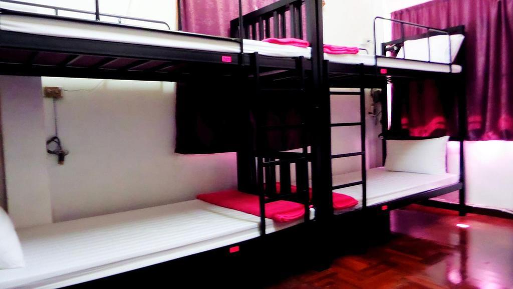Home Hug Hostel (Adults Only) Бангкок Номер фото