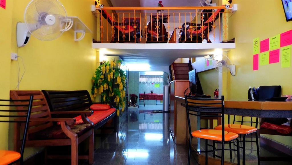 Home Hug Hostel (Adults Only) Бангкок Экстерьер фото